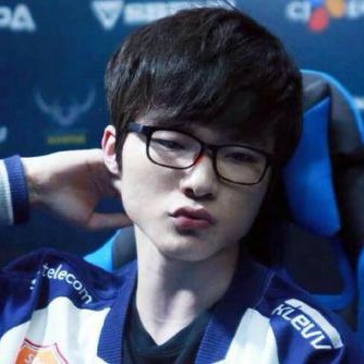 方面进行着 方面进行着