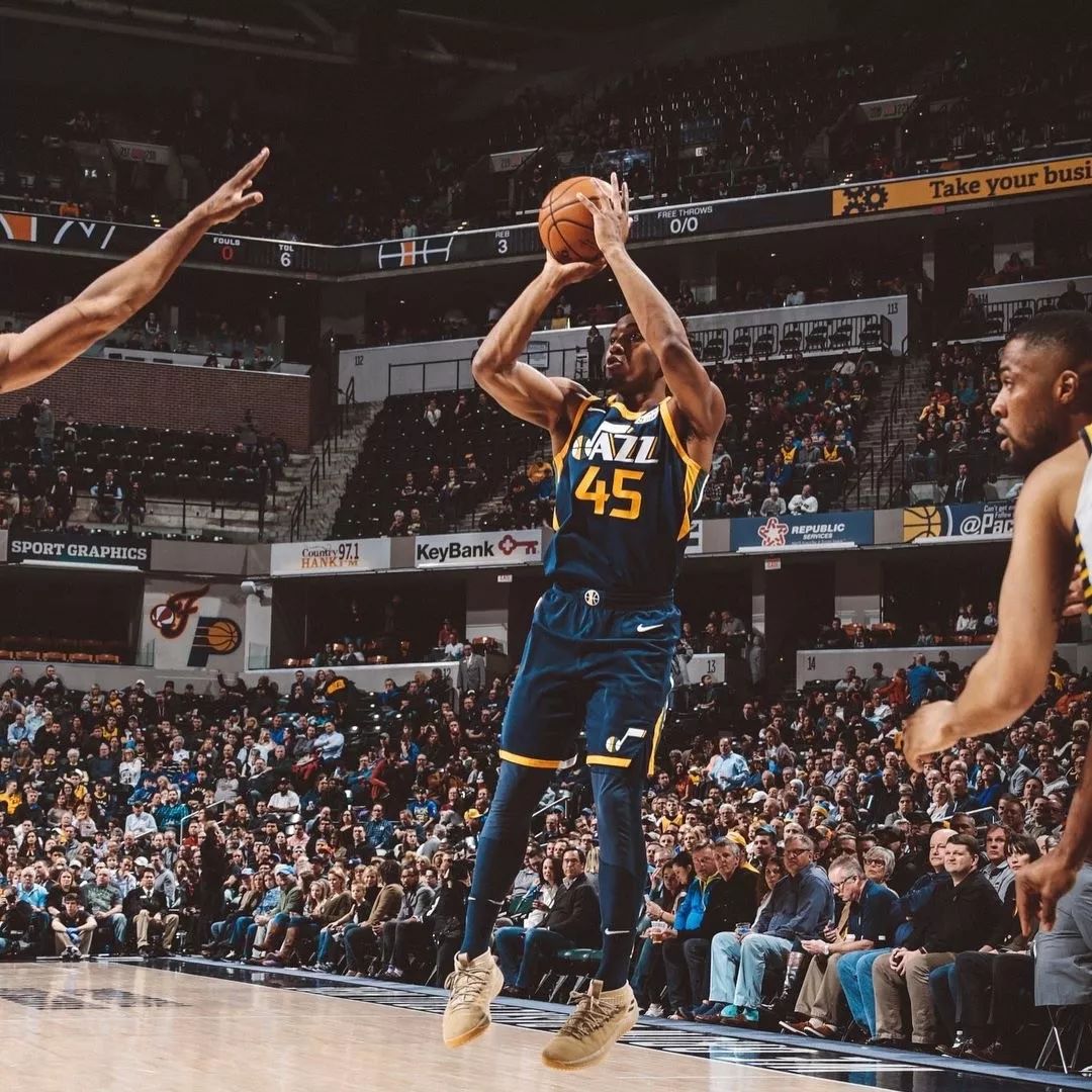 当更衣室里 当更衣室里